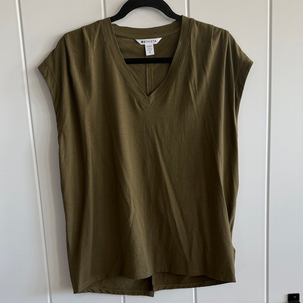 NWOT Athleta Olive Green V-Neck Cap Sleeve Tank
